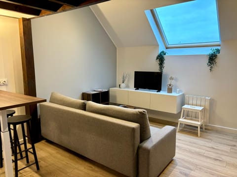 Communal lounge/ TV room, TV and multimedia, Living room, Seating area, Dining area