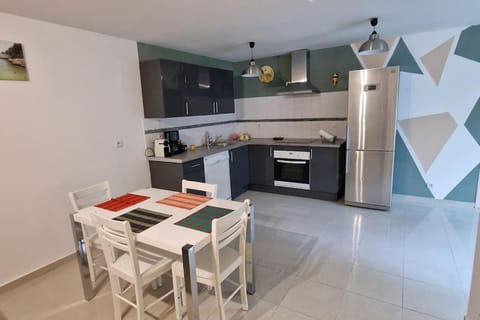 Le PORT MIOU près calanques de Cassis 2 chambres 6 personnes Apartment in Carnoux-en-Provence