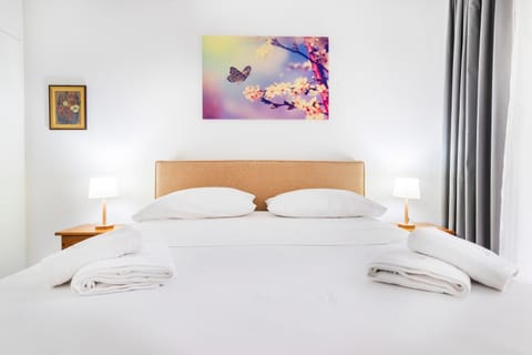 Local Apt next to City Lights 2 Apartment in Heraklion