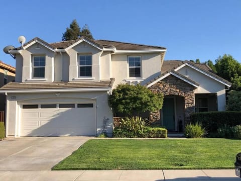 Cheerful & Spacious house to relax and unwind House in Tracy