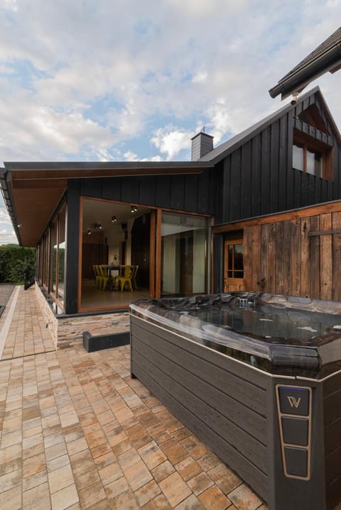 Property building, Day, Hot Tub