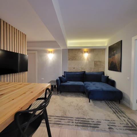 Communal lounge/ TV room, TV and multimedia, Living room, Seating area, Evening entertainment