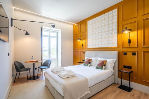 Bed, Photo of the whole room, Seating area, Bedroom, towels