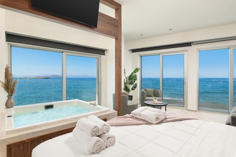 Bed, Hot Tub, TV and multimedia, Living room, Bedroom, Sea view