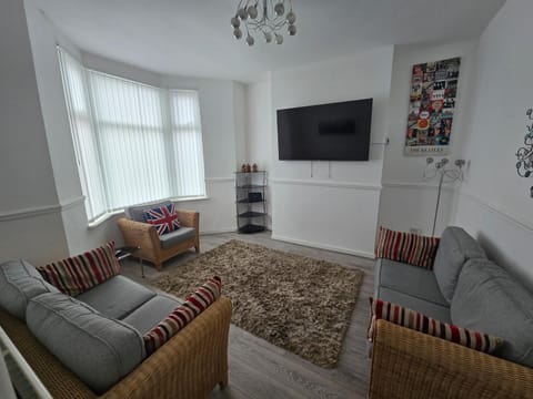 Communal lounge/ TV room, TV and multimedia