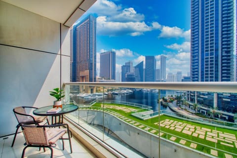 Property building, Day, View (from property/room), Balcony/Terrace, Living room, Seating area, City view
