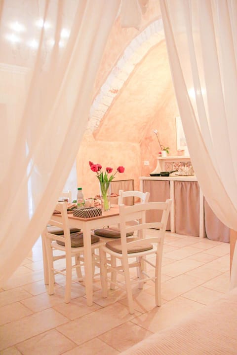 Kitchen or kitchenette, Living room, Seating area, Dining area, kitchen