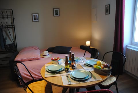 Living room, Food and drinks, Food