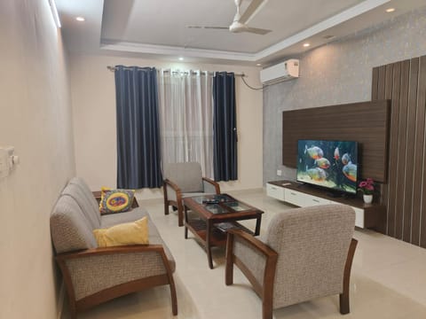 Communal lounge/ TV room, TV and multimedia, Living room, Seating area