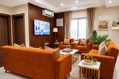 TV and multimedia, Living room, Seating area, Evening entertainment, air conditioner