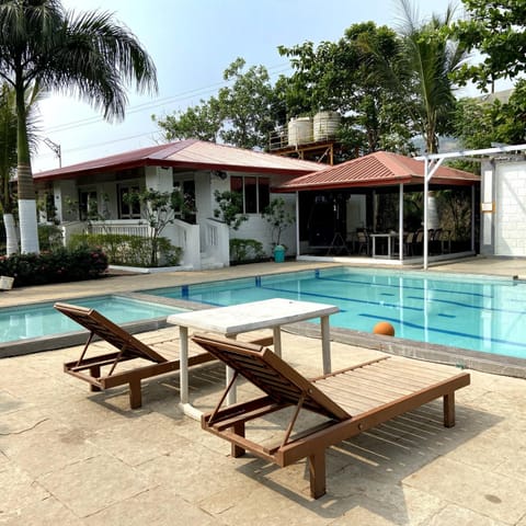 Swimming pool, Swimming pool