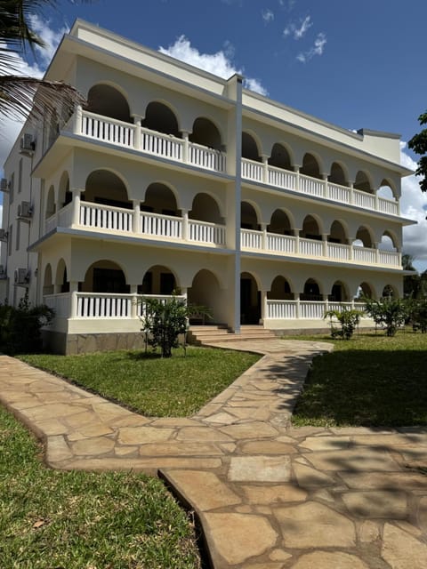 Property building, Day, View (from property/room), Balcony/Terrace