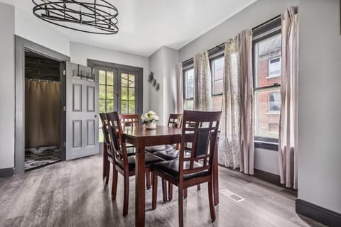 Spacious 5Br 2bath near the Falls & Casino House in Niagara Falls