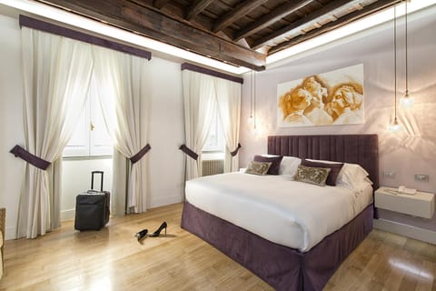 Day, Photo of the whole room, Decorative detail, Bedroom