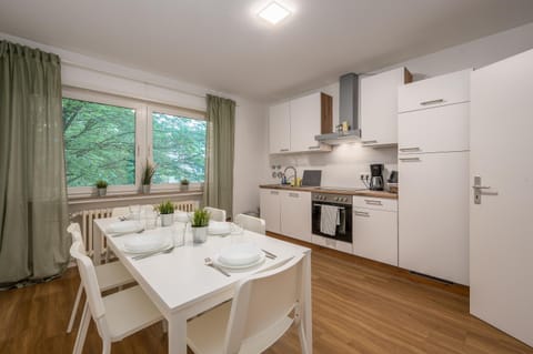 Kitchen or kitchenette, Dining area, dishwasher, oven, stove