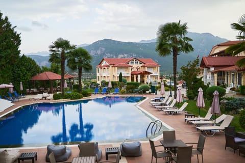 Property building, Swimming pool