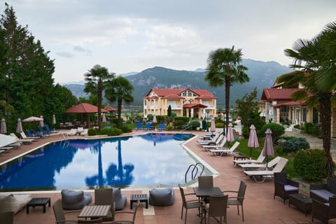 Property building, Swimming pool