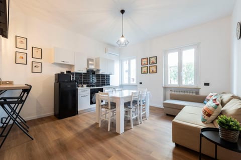 Kitchen or kitchenette, Living room, Dining area