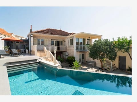 DoMiNi Villa in Selca, Brač