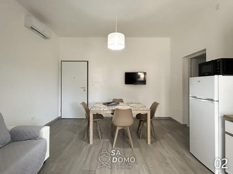 TV and multimedia, Living room, Seating area, Dining area, air conditioner