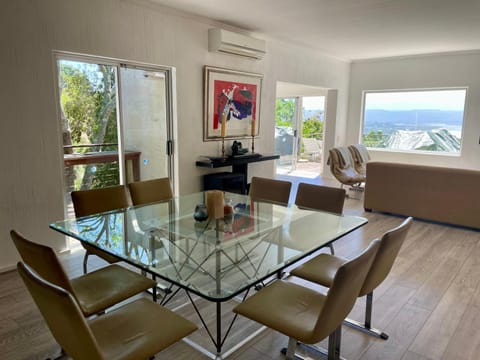 Natural landscape, Seating area, Dining area, air conditioner