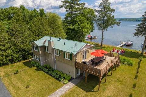 Patio, Day, Dining area, Lake view