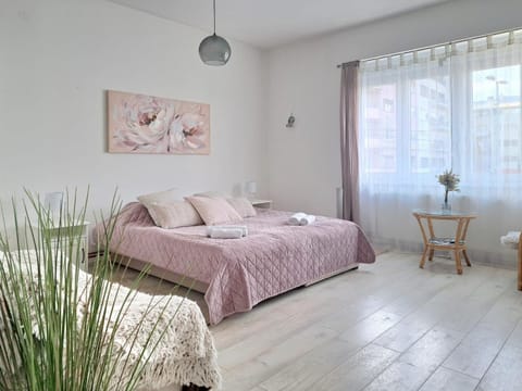 Bed, Living room, Bedroom