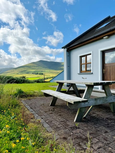 Property building, Day, Natural landscape, Dining area, Mountain view