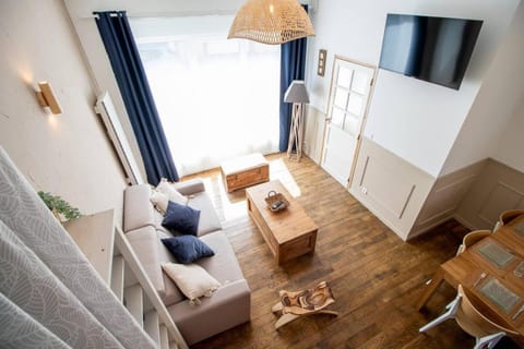Communal lounge/ TV room, TV and multimedia, Living room, Dining area
