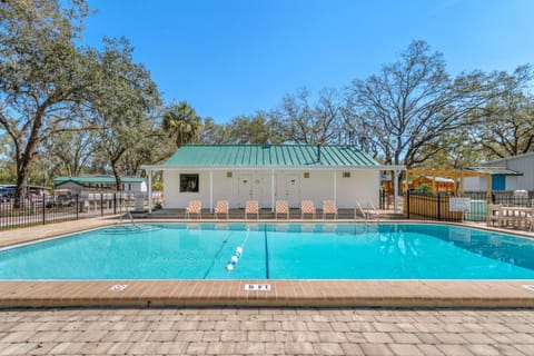 Happy Travelers RV Resort Campground/ 
RV Resort in Tampa