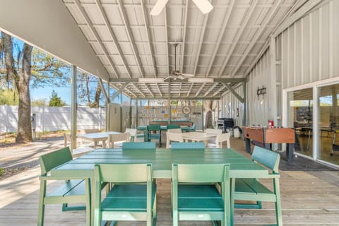 Happy Travelers RV Resort Campground/ 
RV Resort in Tampa