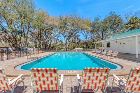 Happy Travelers RV Resort Campground/ 
RV Resort in Tampa