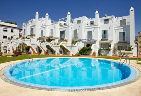 Facade/entrance, Swimming pool, Swimming pool