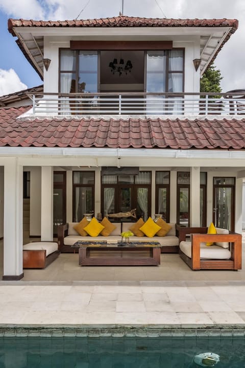 Property building, Balcony/Terrace, Living room, Swimming pool