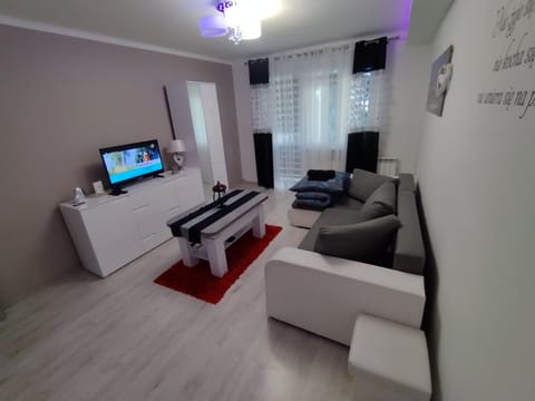 Communal lounge/ TV room, TV and multimedia, Living room, Seating area