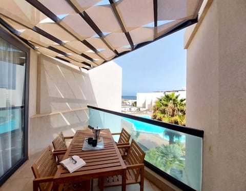 View (from property/room), Balcony/Terrace, Dining area, Pool view, Sea view