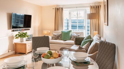 Seating area, Dining area