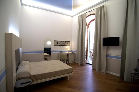 Photo of the whole room, Bedroom, hair dresser