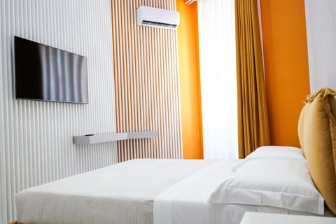 Bed, TV and multimedia, Photo of the whole room, Bedroom, air conditioner