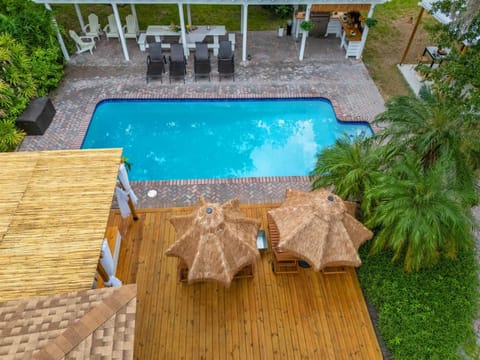 9BR Heated Pool Hot Tub Sleeps 25 Villa in Indian Shores