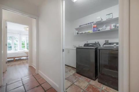 9BR Heated Pool Hot Tub Sleeps 25 Villa in Indian Shores