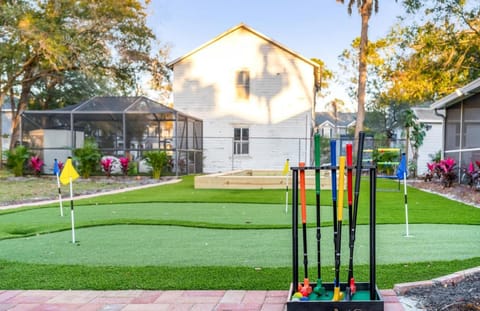 7 BR Heated Pool, Game Room, Theater, Sleeps 25 House in Tampa