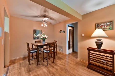 Luxurious Condo in Top Rated Neighborhood Apartment in Chicago