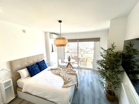 Bed, View (from property/room), Balcony/Terrace, Photo of the whole room, Bedroom, heating, heating, internet, internet, air conditioner