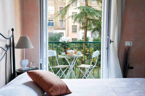 Bed, View (from property/room), Balcony/Terrace, Photo of the whole room, Garden view