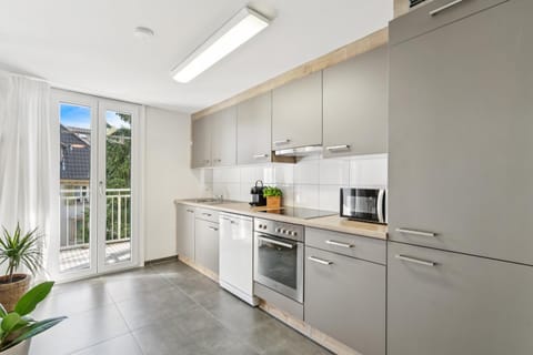 Coffee/tea facilities, Balcony/Terrace, dishwasher, microwave, stove, kitchen