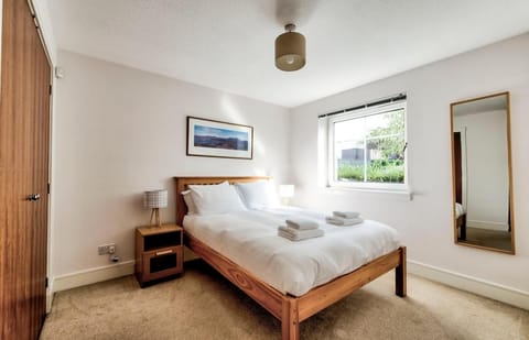 Bright & Modern Flat Apartment in Edinburgh