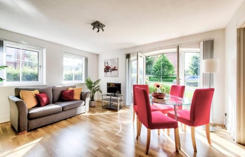 Bright & Modern Flat Apartment in Edinburgh