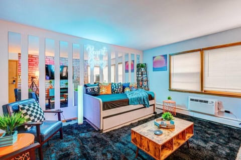 90s Condo Family Friendly House in Elmwood Park