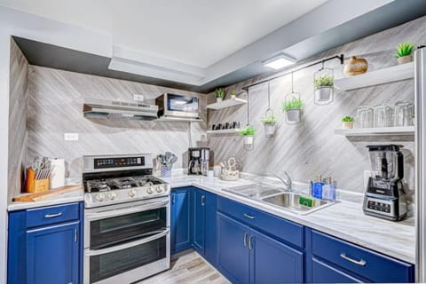 Luxury King Sleep Number Historic Location House in Elmwood Park